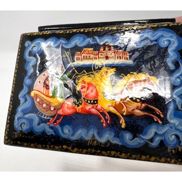 Vintage Russian Hand Painted Lacquer Trinket Box Troika Fairy Tale Red  2" x 3" - Picture 6 of 10